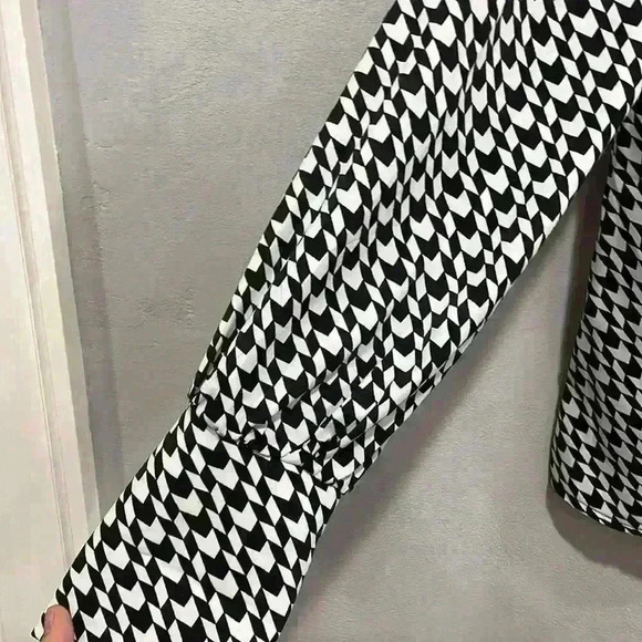 SHEIN black and white checkered business office blouse top size small US 4 shirt - Picture 2 of 6